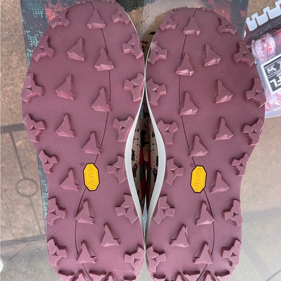 New Mache Runner “Don’t Sleep” Sneakers